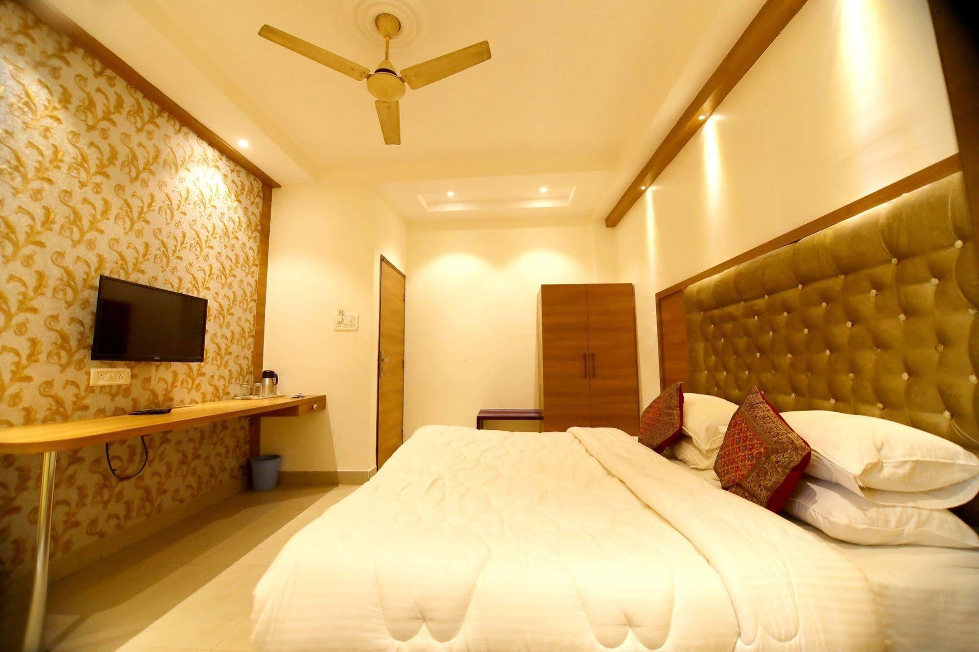 Fabhotel Prime Sarin Inn Heritage Bénarès Extérieur photo