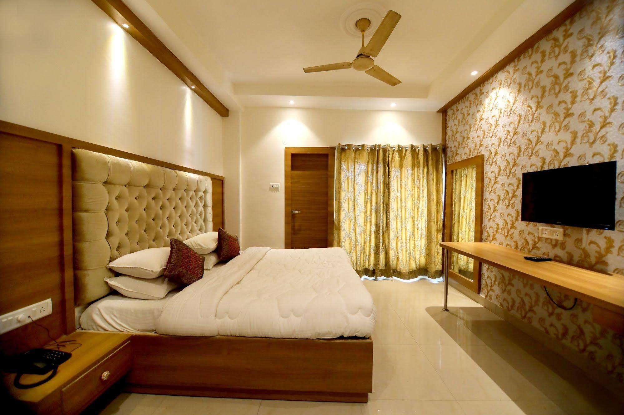 Fabhotel Prime Sarin Inn Heritage Bénarès Extérieur photo