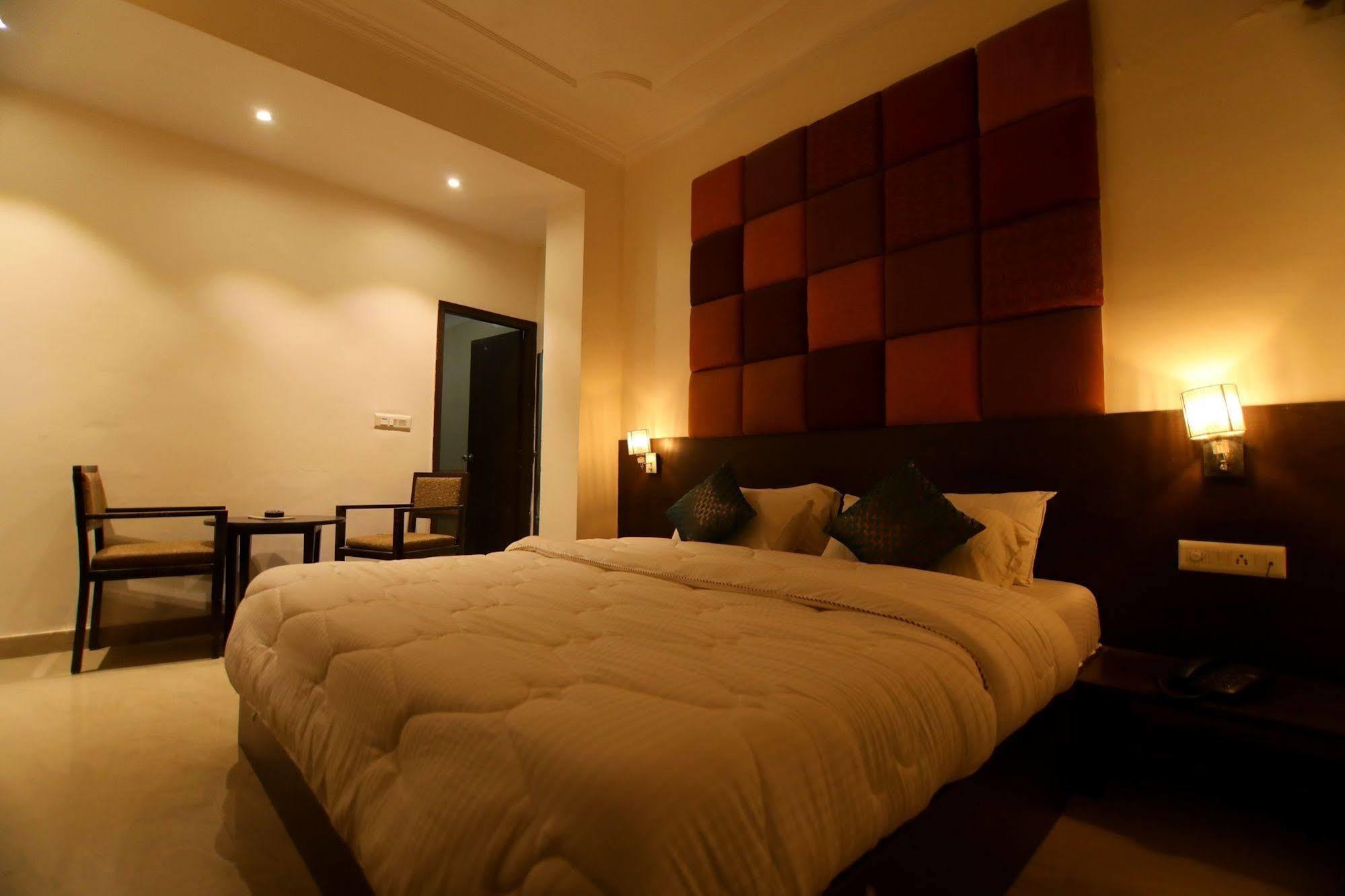Fabhotel Prime Sarin Inn Heritage Bénarès Extérieur photo